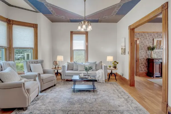 309 E 4th St, Newton, KS 67114
