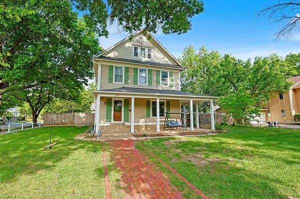 256 N Roosevelt Ave, Wichita, KS 67208