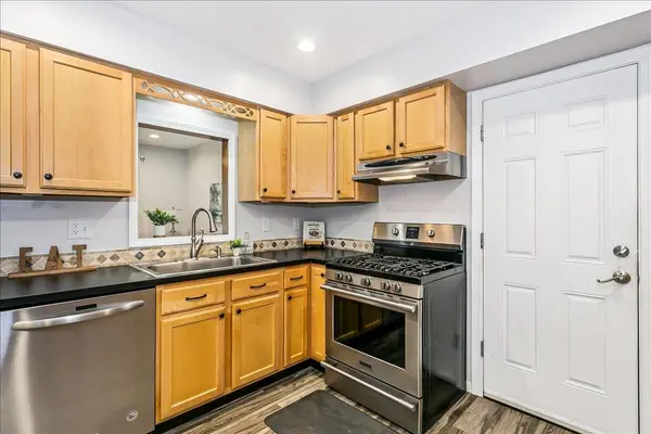 447 Meadowbrook Ct, Newton, KS 67114