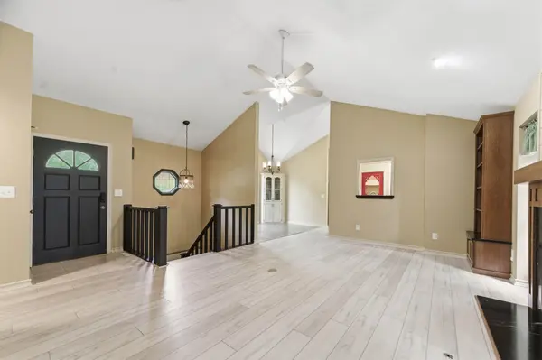 1226 N Briarwood Ct, Derby, KS 67037