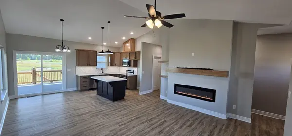 1620 E Midway Ct, Valley Center, KS 67147