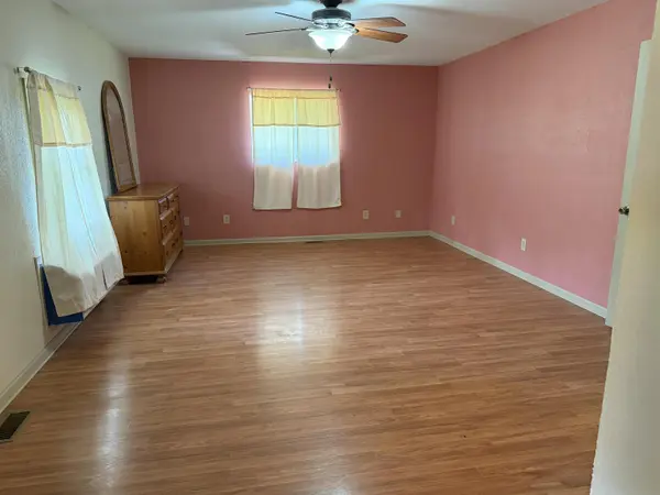 512 Campbell Ave, Clyde, KS 66938