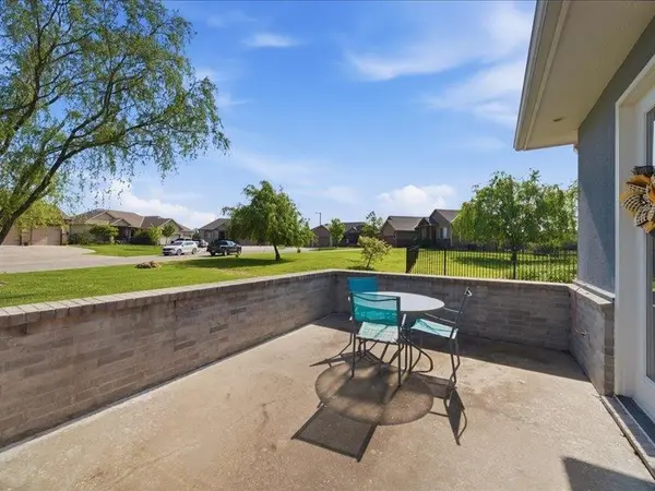 601 Stone Lake CIRCLE, Augusta, KS 67010