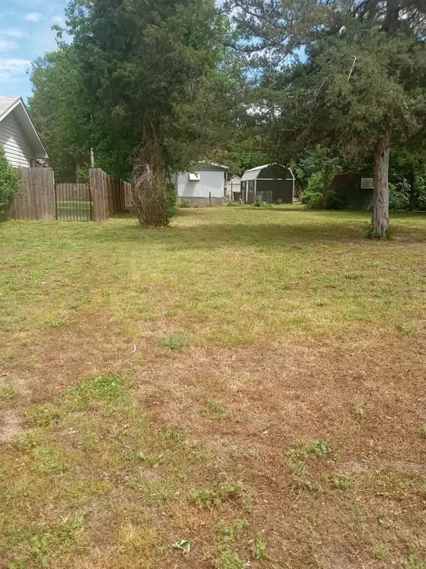 320 Harvey, Halstead, KS 67056