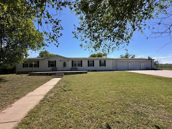 1329 Hillside,  Winfield,  KS 67156