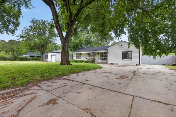 1843 N St Paul Ave, Wichita, KS 67203