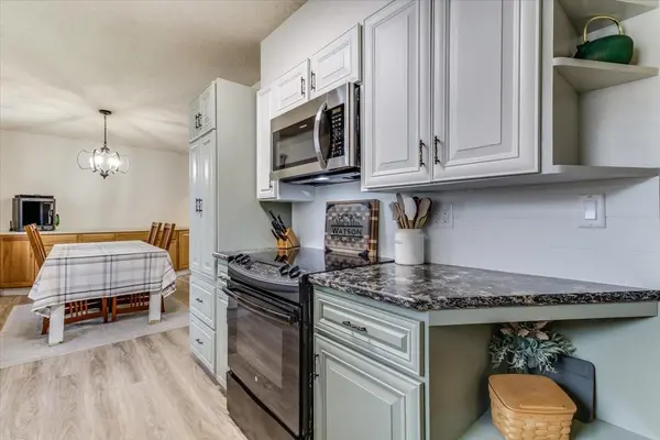 528 Sweezy, Halstead, KS 67056