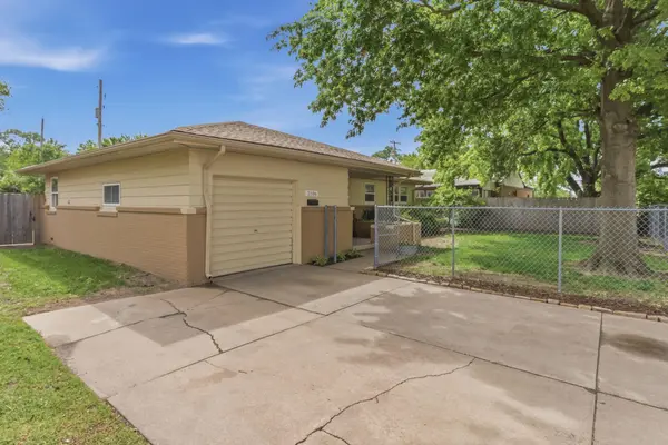2106 N Woodrow Ave, Wichita, KS 67203