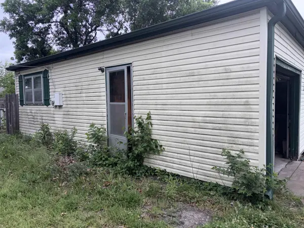 1208 N Manchester, Newton, KS 67114