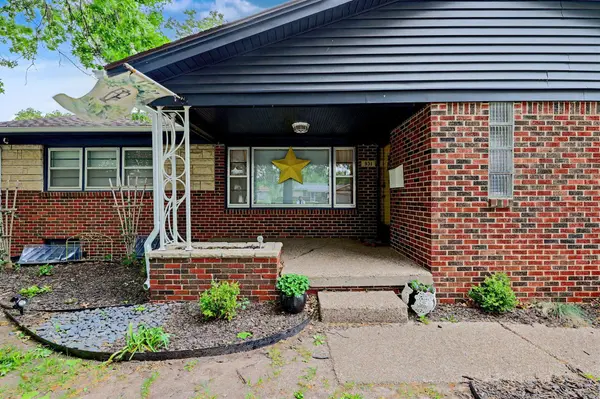 931 S Broadmoor, Wichita, KS 67207