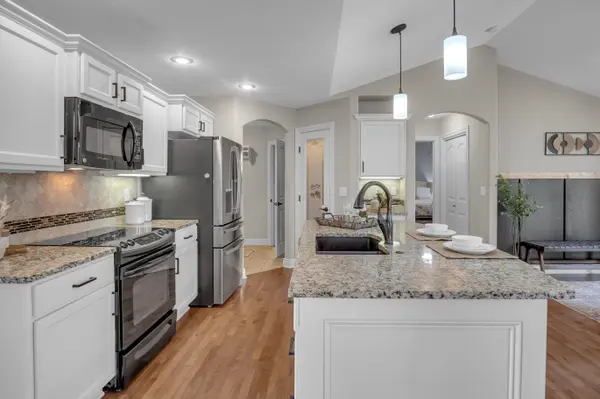 706 E Rolling View Dr, Park City, KS 67147-7314