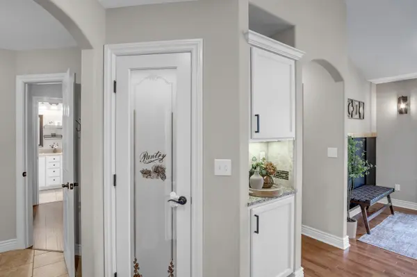 706 E Rolling View Dr, Park City, KS 67147-7314