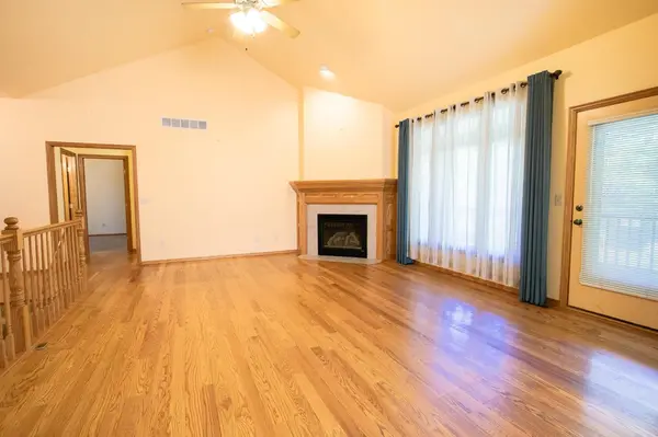 533 Autumn Glen Ct, Newton, KS 67114