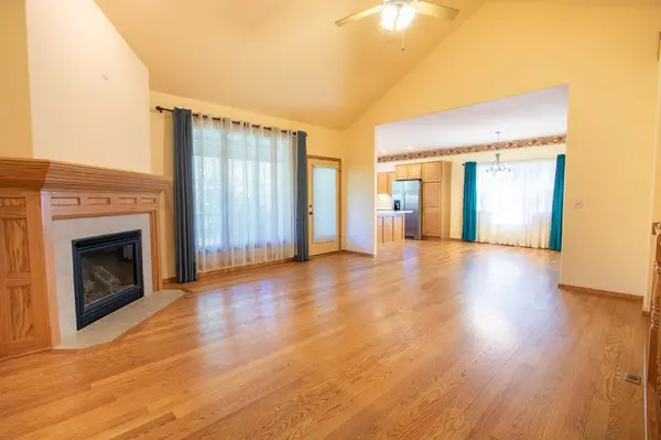 533 Autumn Glen Ct, Newton, KS 67114