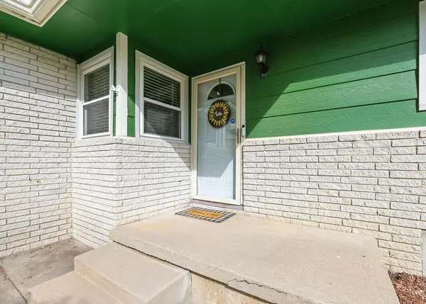 4317 N Gunnison St, Bel Aire, KS 67220-3831