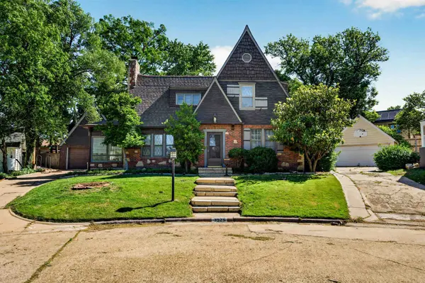 3925 Pine Knot Ct, Wichita, KS 67208