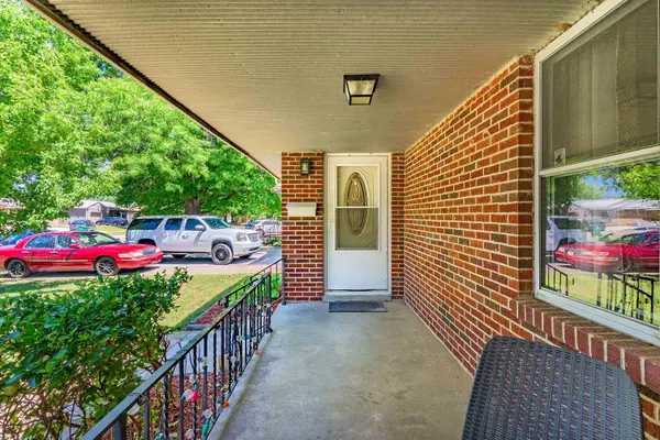 3823 E Funston St, Wichita, KS 67218