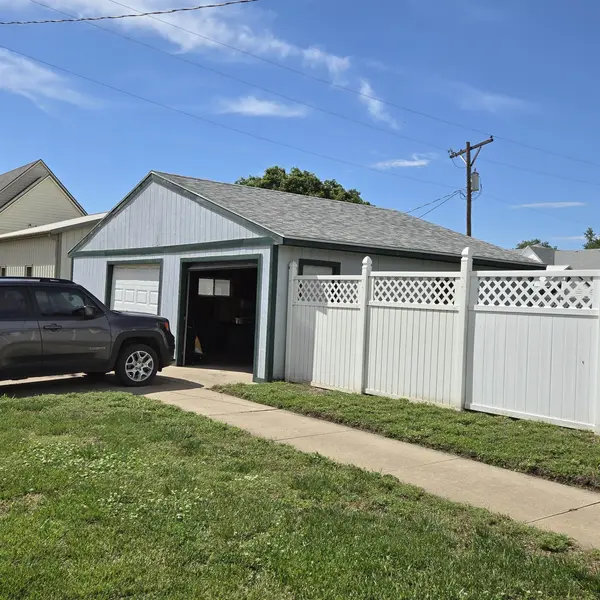822 Maple St, Gypsum, KS 67448-0142