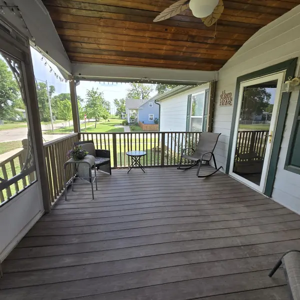 822 Maple St, Gypsum, KS 67448-0142