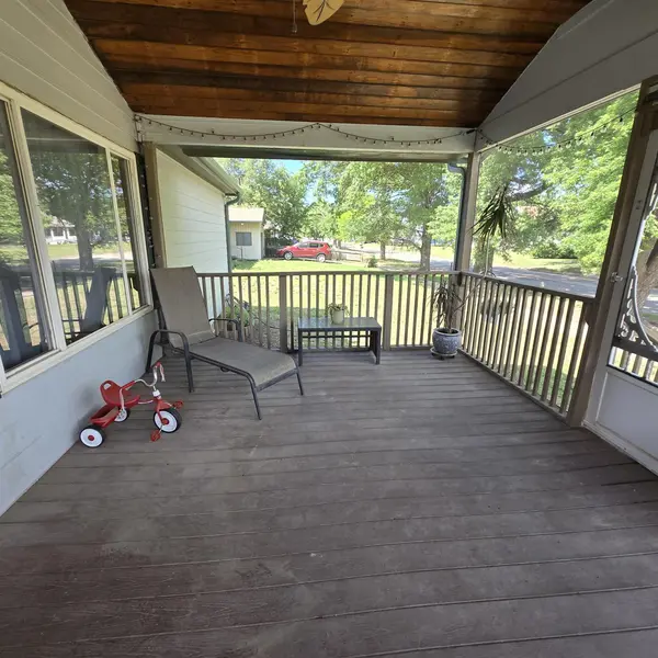 822 Maple St, Gypsum, KS 67448-0142