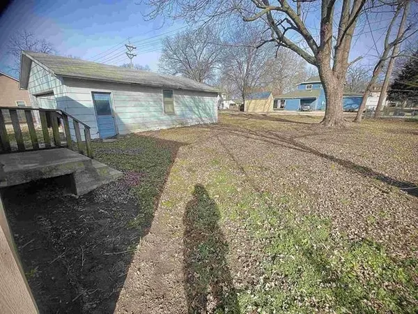 702 E 12th Ave, Winfield, KS 67156
