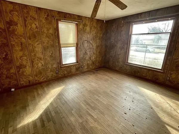 702 E 12th Ave, Winfield, KS 67156