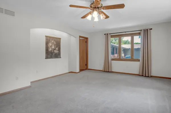 2800 Goldenrod Rd, North Newton, KS 67117-8032