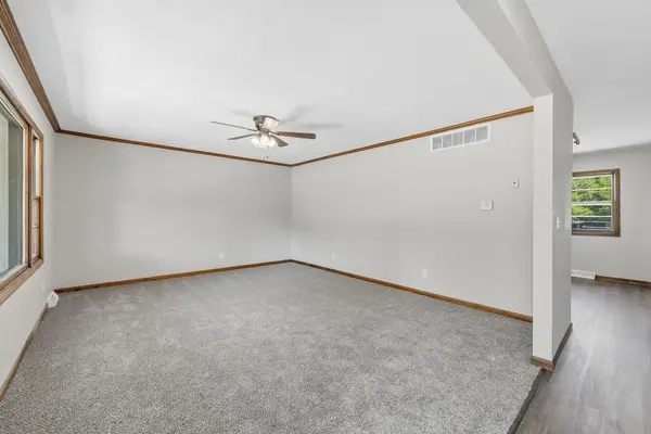 5952 N Palm Ln, Wichita, KS 67204