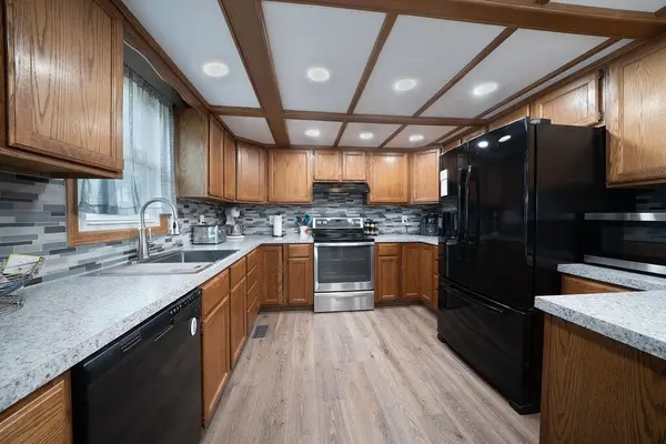 601 E Dover Dr., Valley Center, KS 67147
