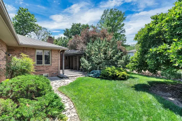 1557 N Caddy Ln, Wichita, KS 67212-1235