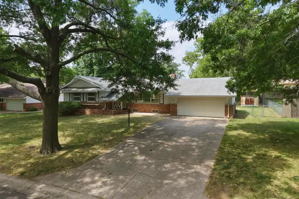 931 N Valleyview, Wichita, KS 67212