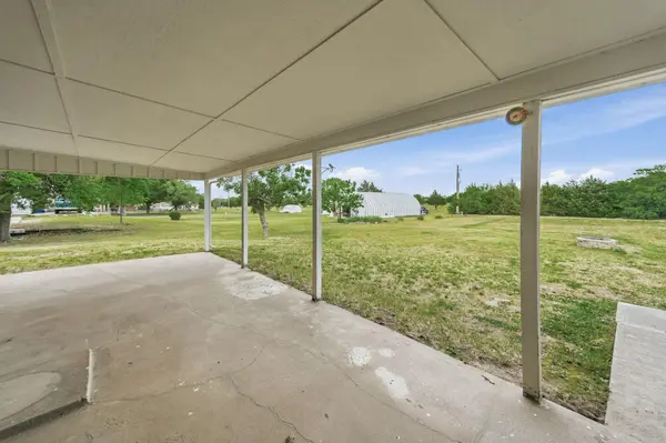 1406 N Argonia Rd, Milton, KS 67106