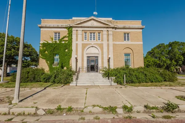 920 Millington, Winfield, KS 67156