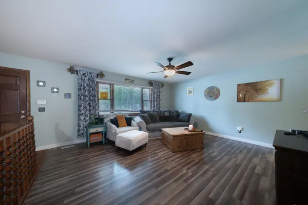 927 E 43rd Ave, Wichita, KS 67216