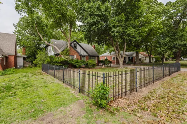 145 N Old Manor, Wichita, KS 67208
