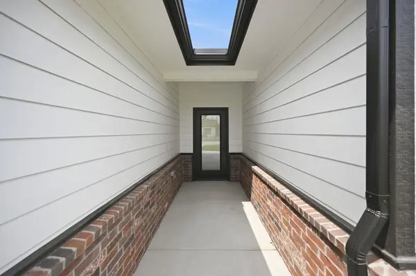 502 E Elmwood St, Park City, KS 67147-1123
