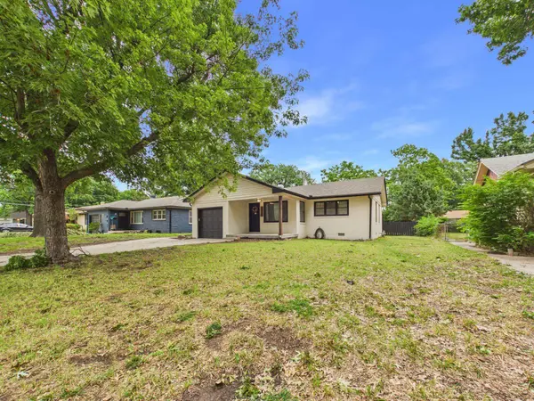 2012 S Ridgewood Dr, Wichita, KS 67218