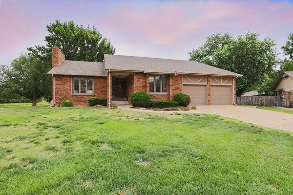 10318 W Alamo Ct, Wichita, KS 67212