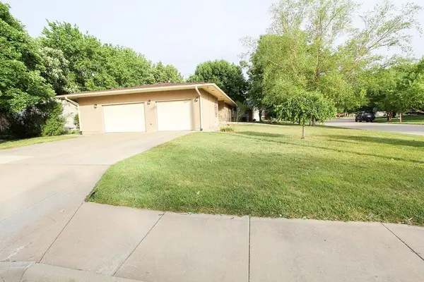 2808 Acacia Ave, North Newton, KS 67117
