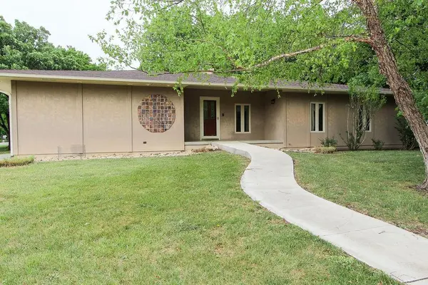 2808 Acacia Ave, North Newton, KS 67117