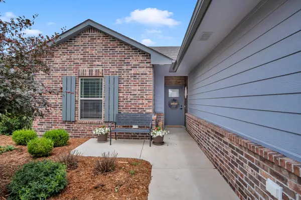 1717 Casey, Newton, KS 67114
