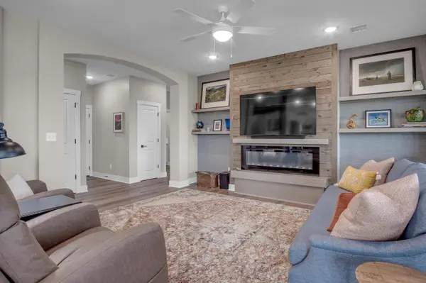1717 Casey, Newton, KS 67114