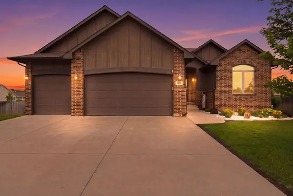 1943 N Walnut Creek Dr, Derby, KS 67037-3900