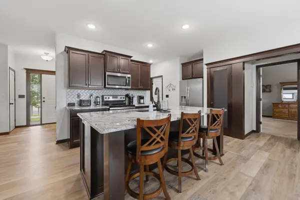 1943 N Walnut Creek Dr, Derby, KS 67037-3900