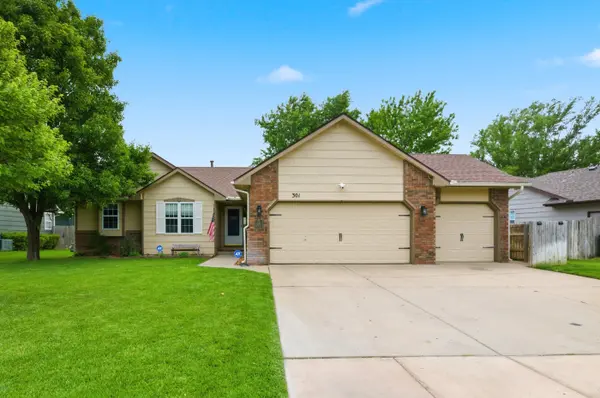301 E Valley Park Dr, Valley Center, KS 67147