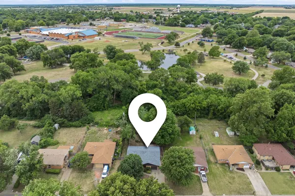 721 W Anita Dr, Haysville, KS 67060
