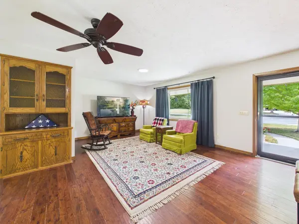 409 Sherman Dr, Newton, KS 67114