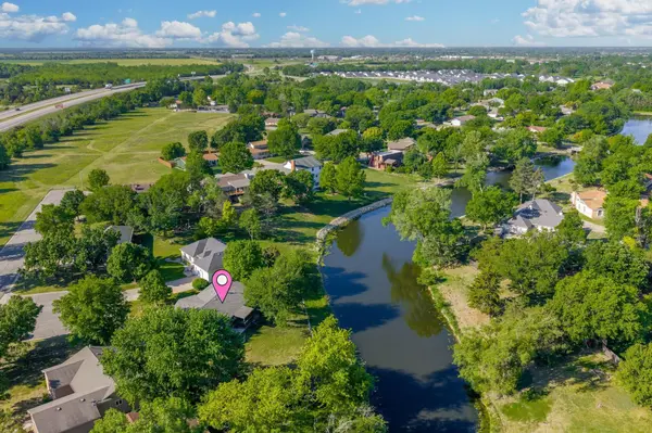 409 Sherman Dr, Newton, KS 67114