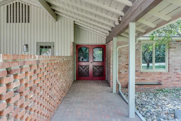 101 W 30th Ave, Hutchinson, KS 67502