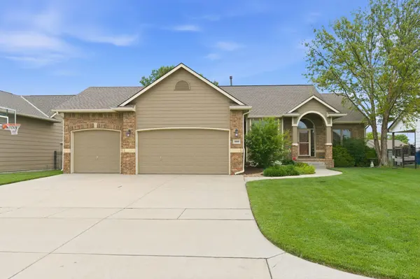 4009 N Lake Ridge Ct,  Wichita,  KS 67205